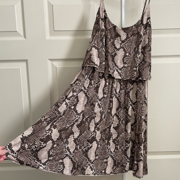 H&M Snakeskin Pattern Tiered Dress - L - Picture 4 of 4